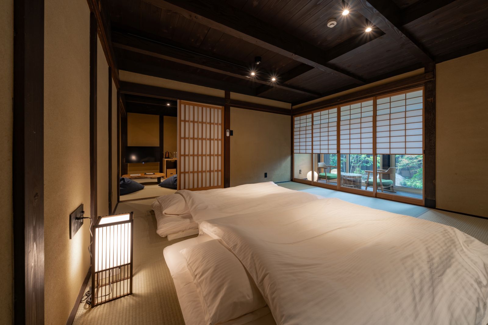 和紙ランプと侘び寂びの装飾