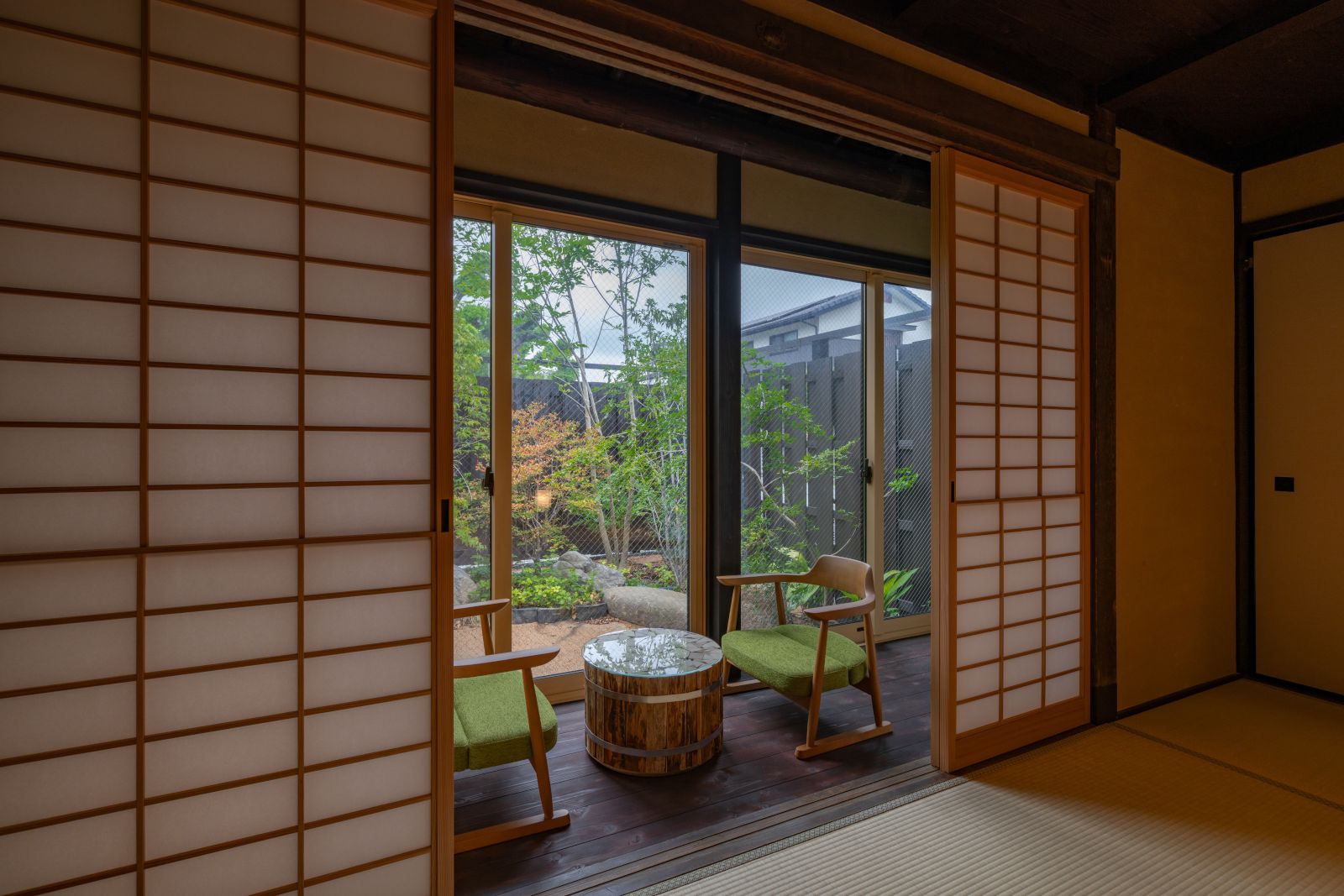 ガラス床ディスプレイ