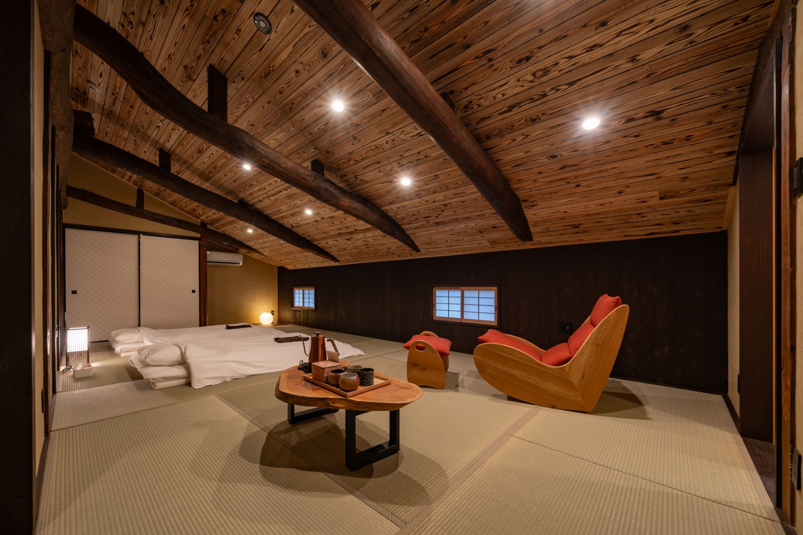 ダイナミックな丸太梁